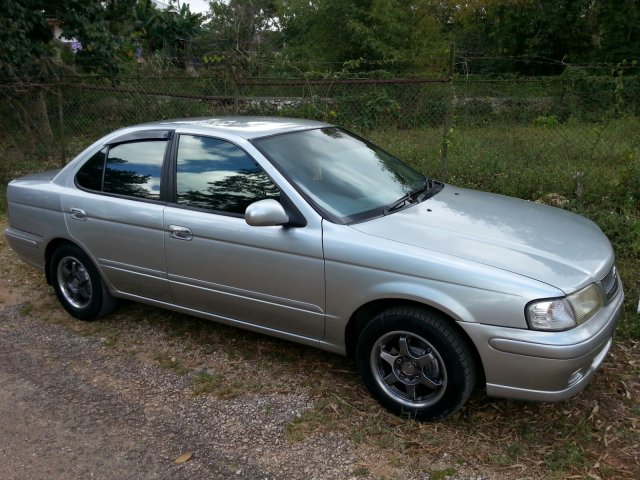 Nissan sunny 2002