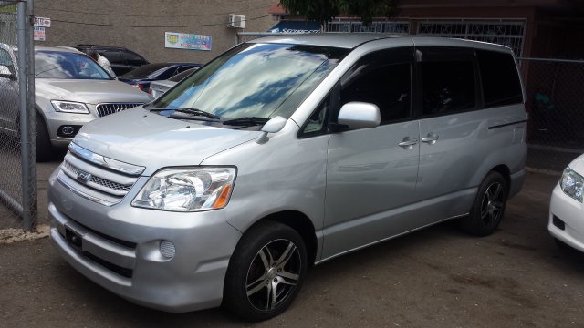 Toyota noah 2007