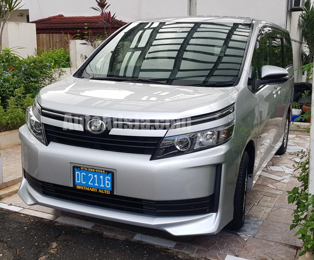 2015 Toyota Voxy for sale in Kingston / St. Andrew, Jamaica