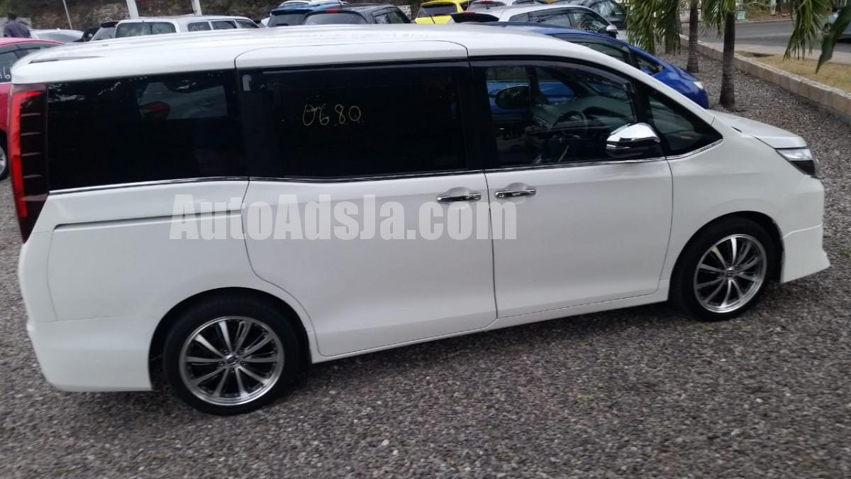 Toyota esquire 2016
