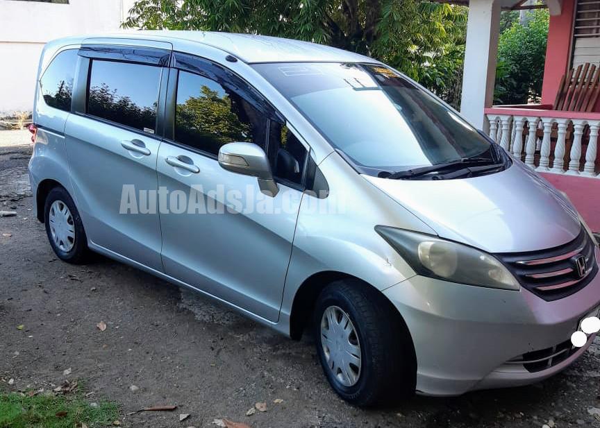 Honda freed 2008