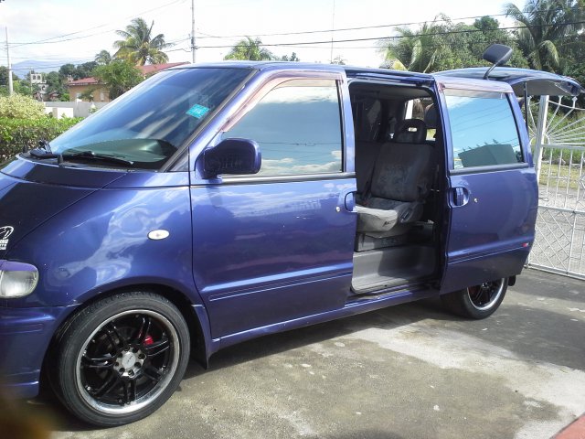 Nissan serena 1998