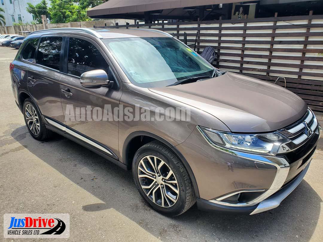 2019 Mitsubishi OUTLANDER for sale in Kingston / St. Andrew, Jamaica