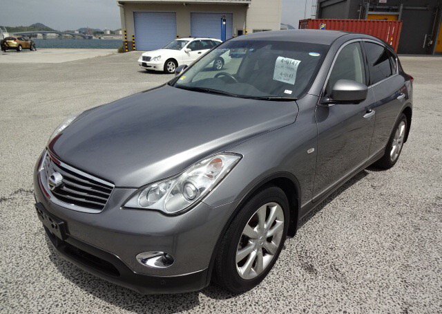 2011 nissan skyline