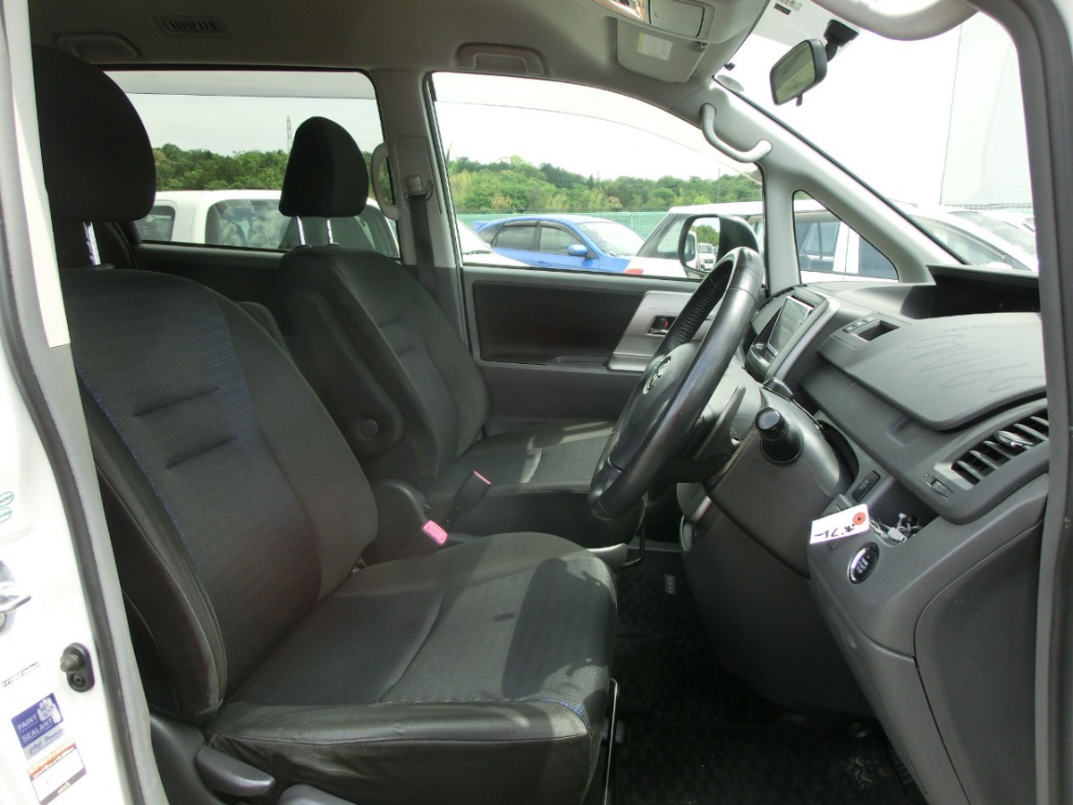 2010 Toyota Voxy for sale in Manchester, Jamaica