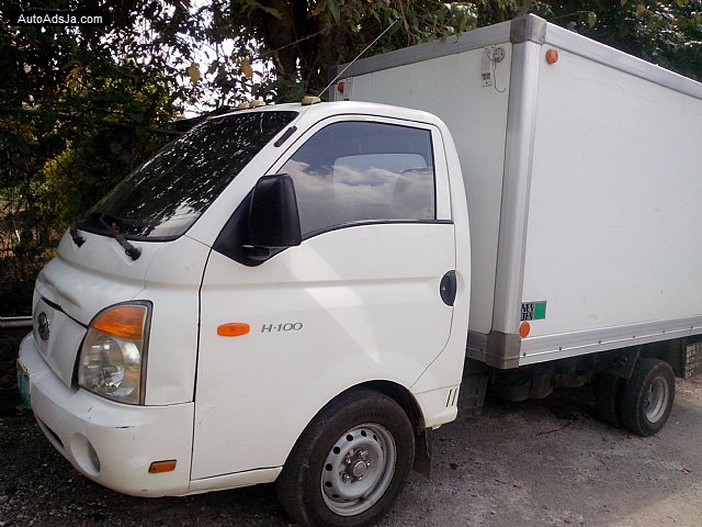  Camión con caja Hyundai H1 en venta en St. Ann, Jamaica