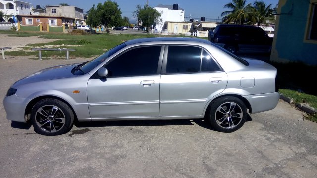 Mazda familia 2002