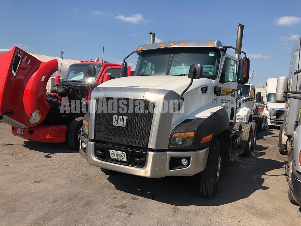 2015 Freightliner Caterpillar Tractor Head for sale in Outside Jamaica