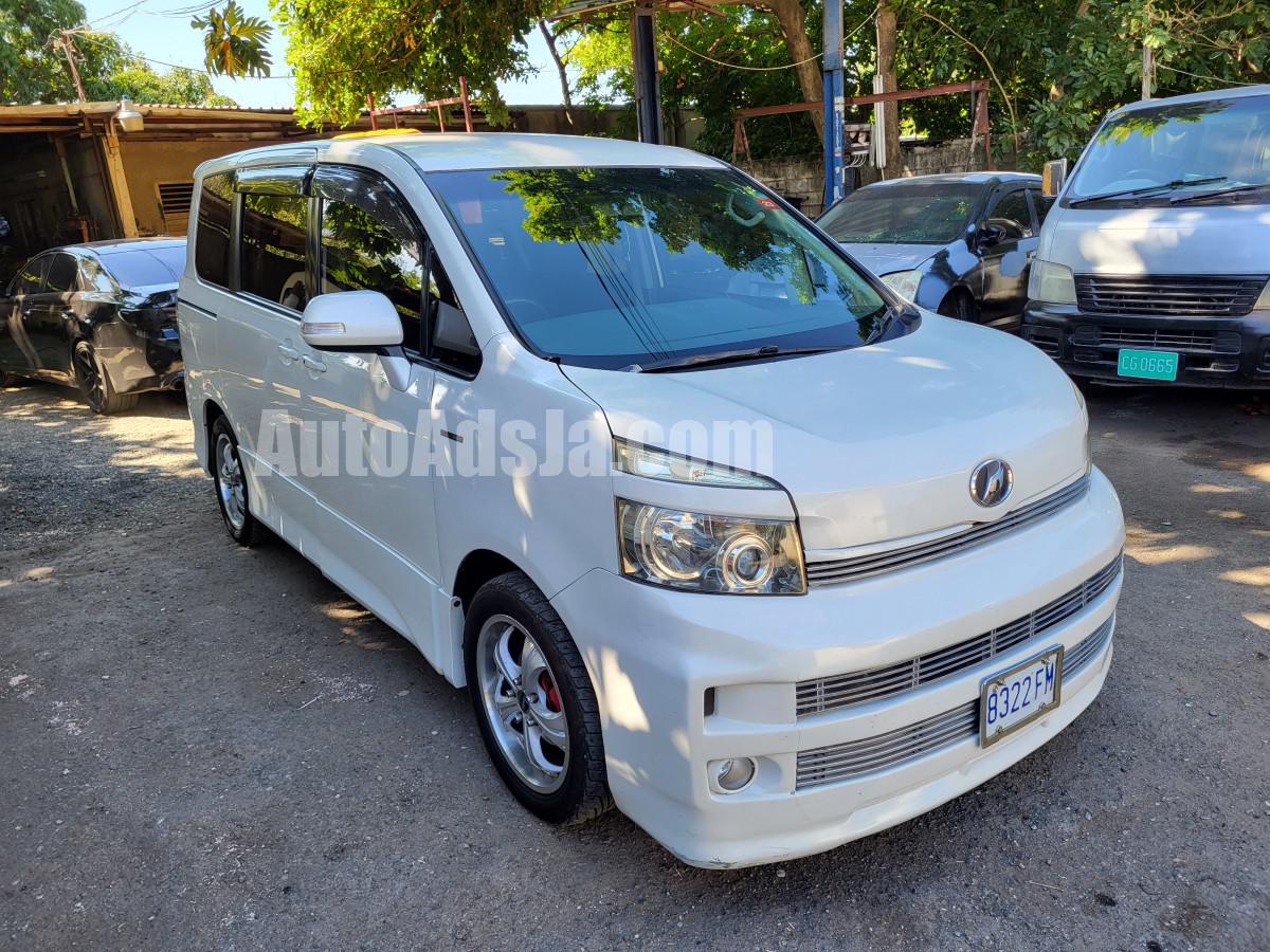 2008 Toyota Voxy for sale in Kingston / St. Andrew, Jamaica
