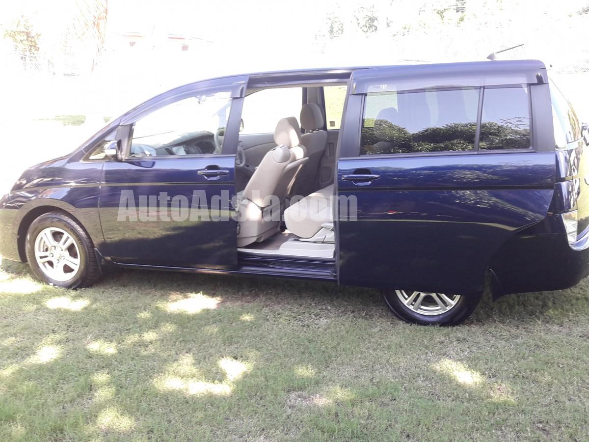 2013 Toyota Isis for sale in Kingston / St. Andrew, Jamaica