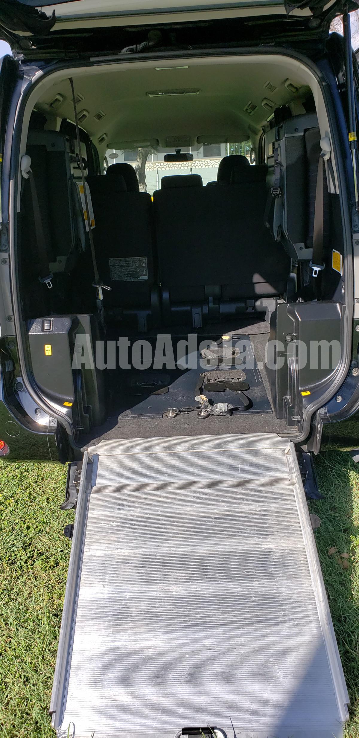 2011 Toyota Voxy Wheelchair Facility for sale in Kingston / St. Andrew