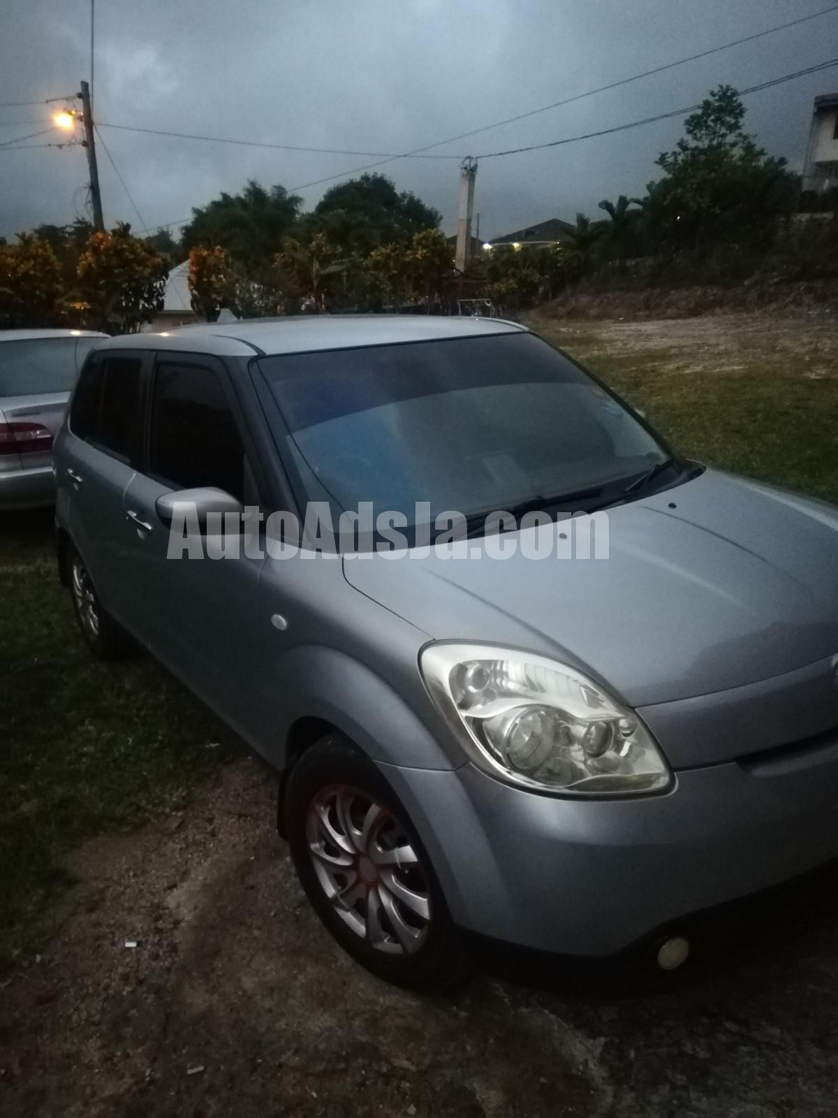 Mazda verisa 2007