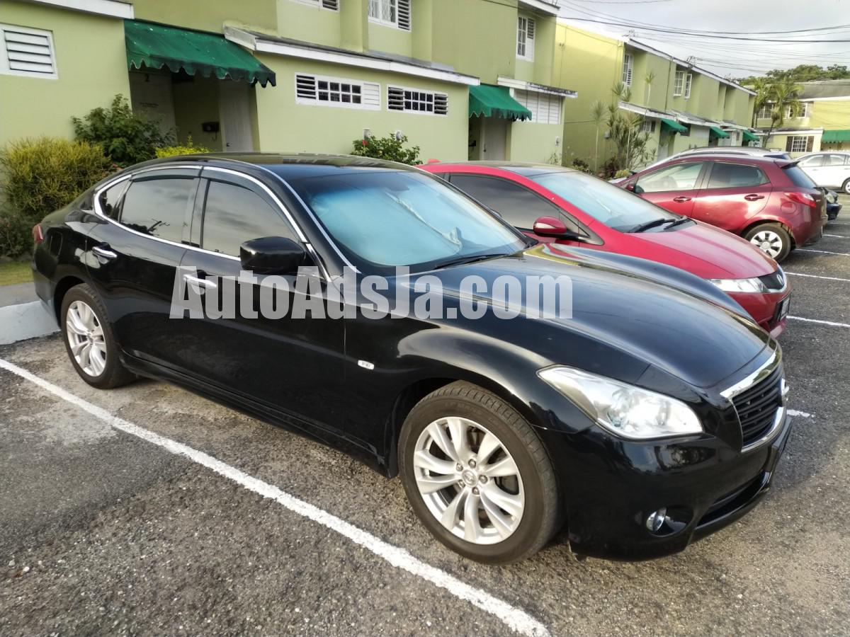 Nissan fuga 2012