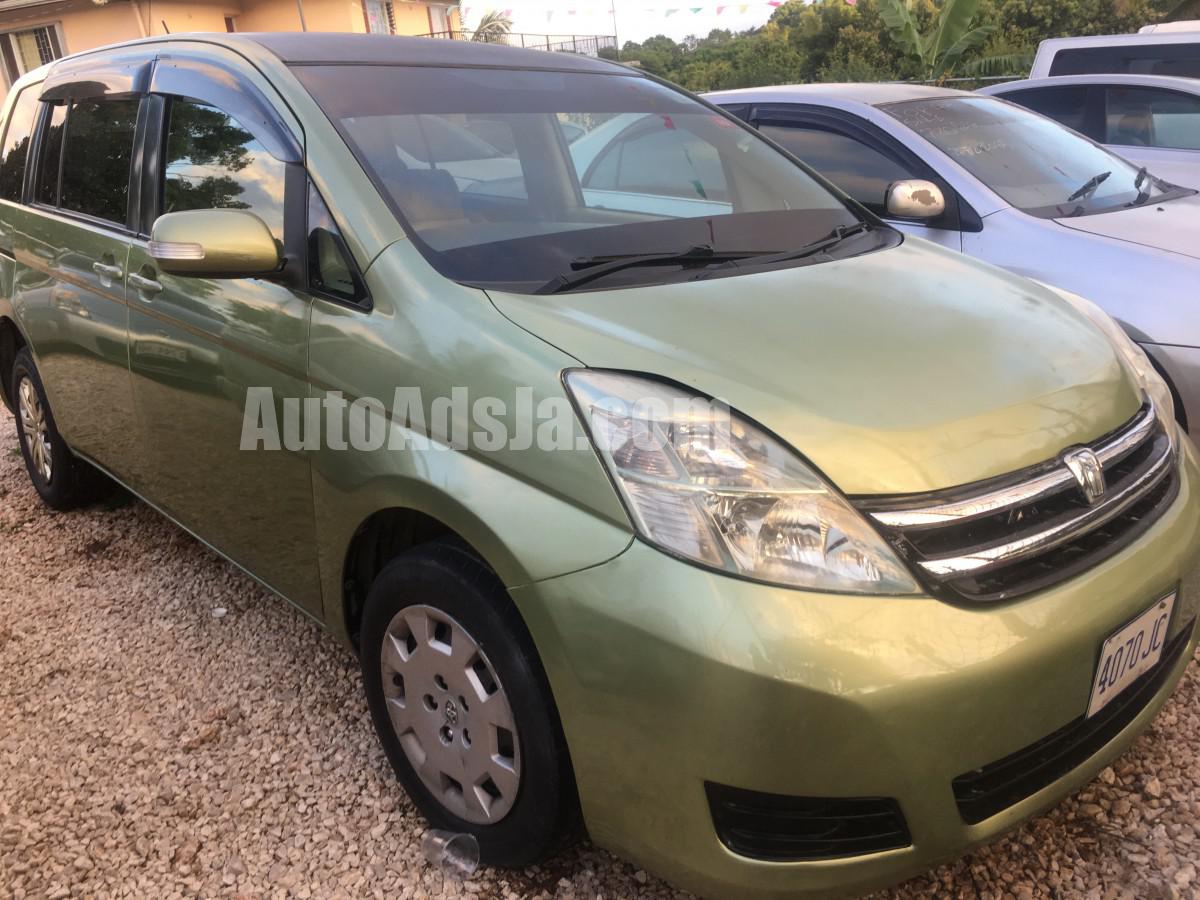 Toyota isis 2008