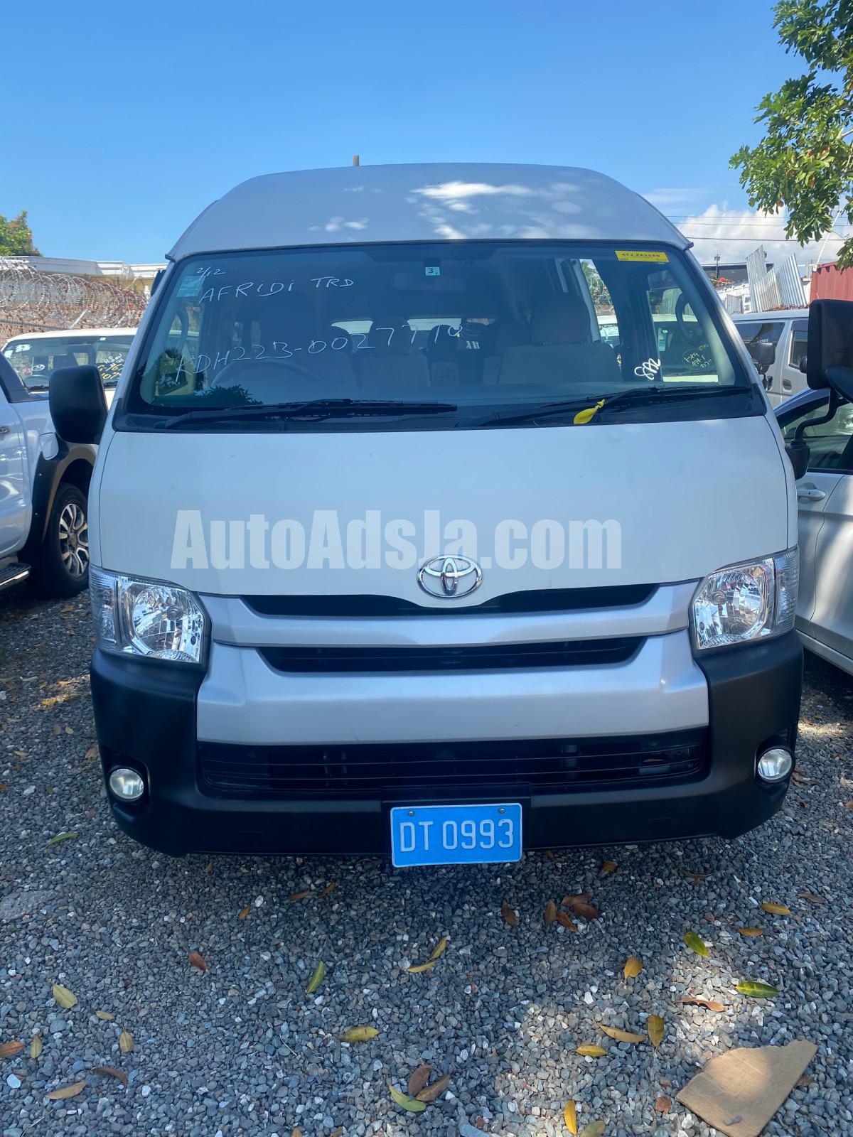 2016 Toyota Hiace commuter power sliding door for sale in Kingston / St