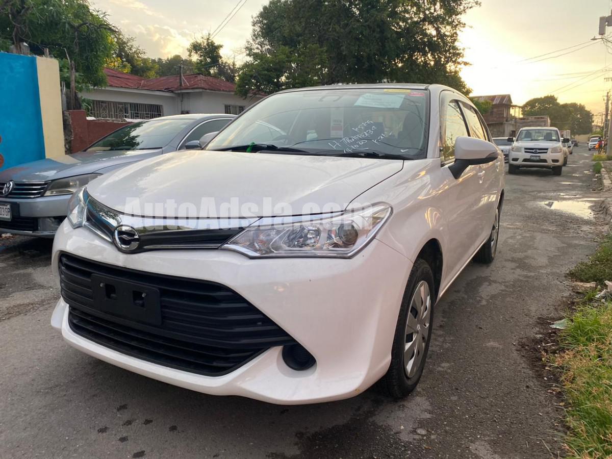 Toyota corolla axio 2015
