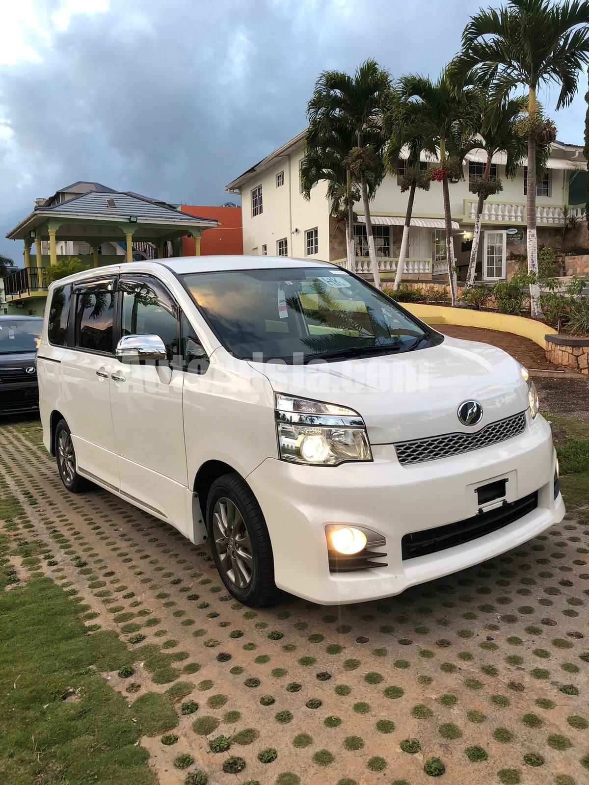 2013 Toyota Voxy for sale in Kingston / St. Andrew, Jamaica