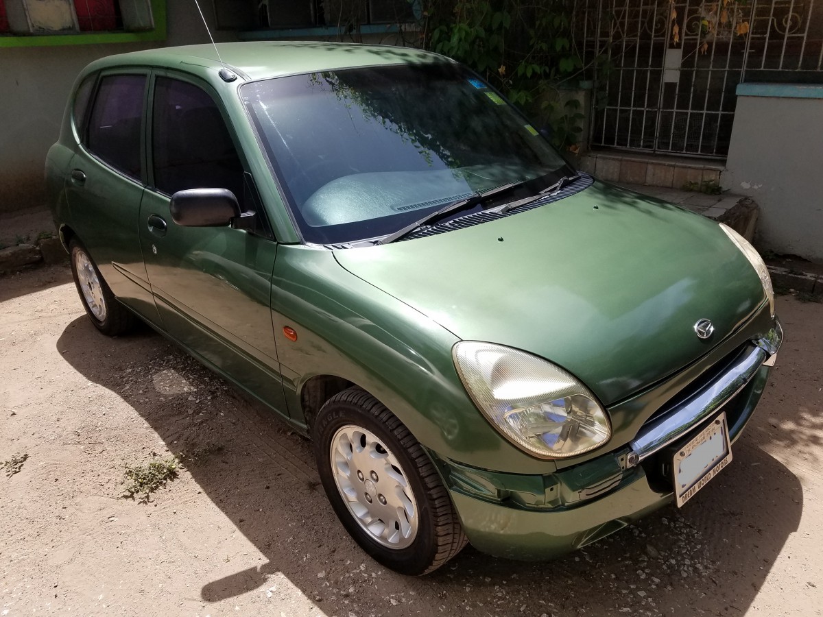 Toyota duet 1999