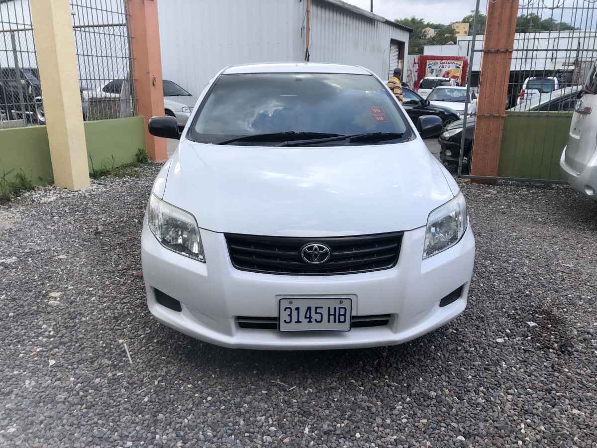 Toyota corolla axio 2012