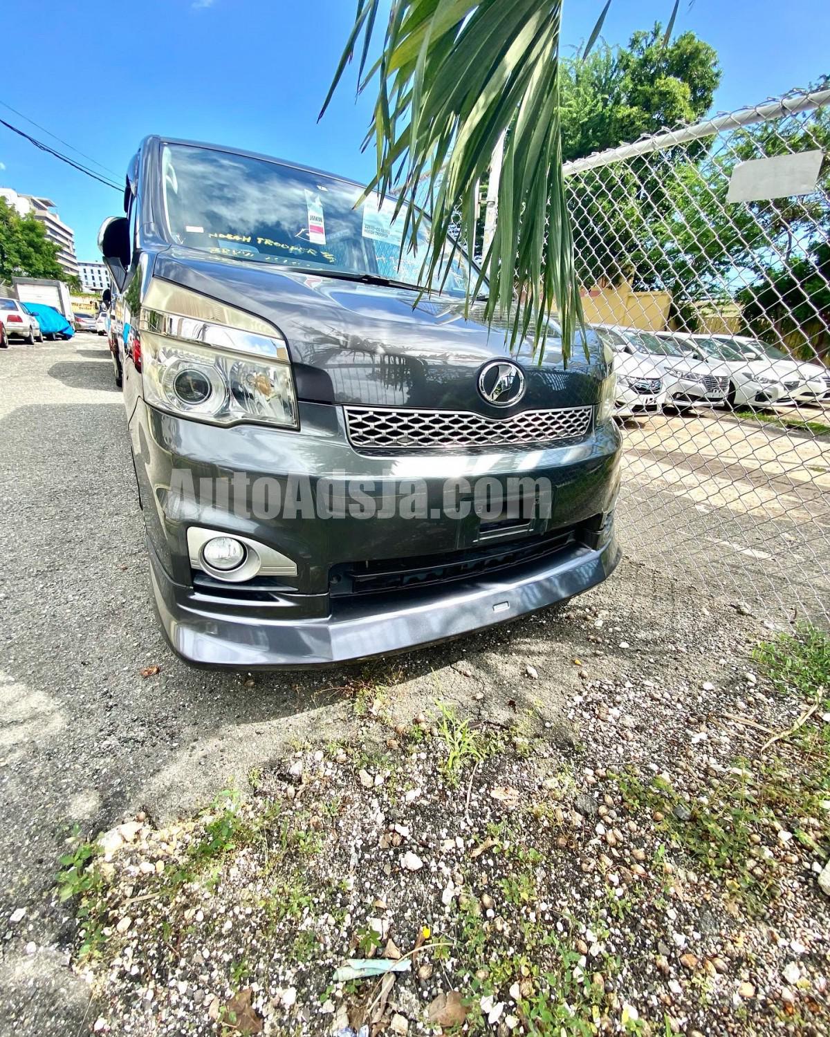 2013 Toyota Voxy for sale in Kingston / St. Andrew, Jamaica