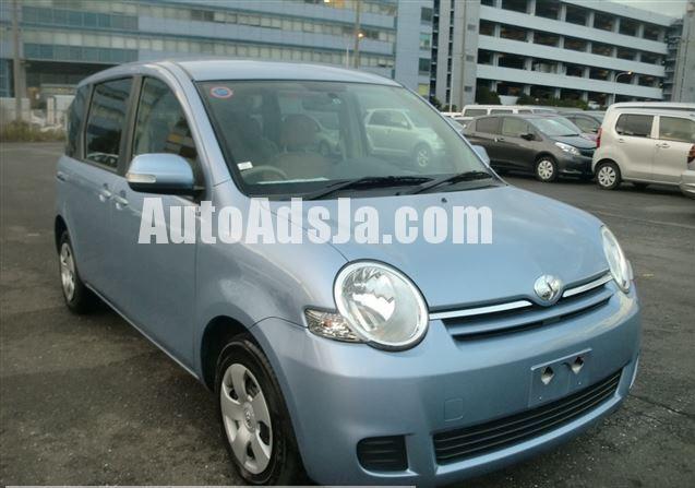 Toyota sienta 2012
