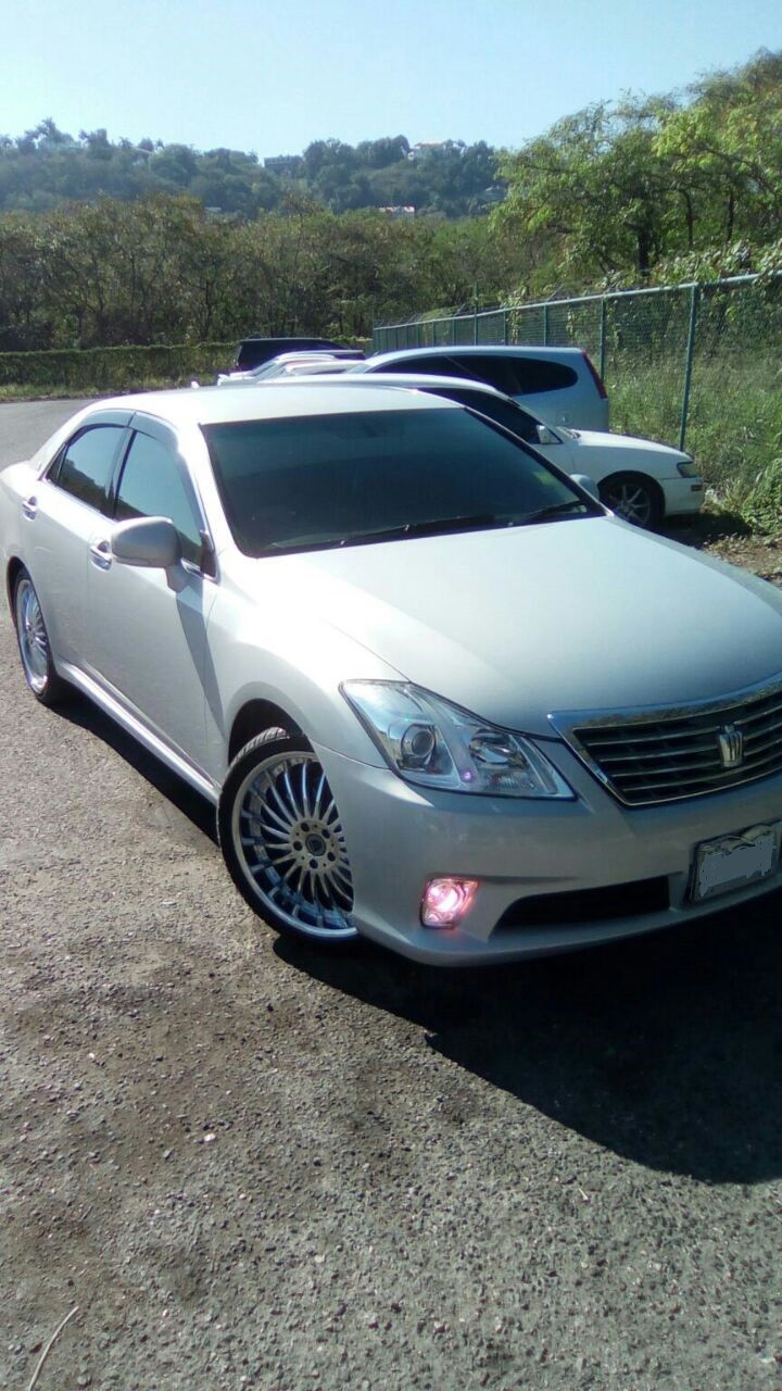 Toyota crown 2011