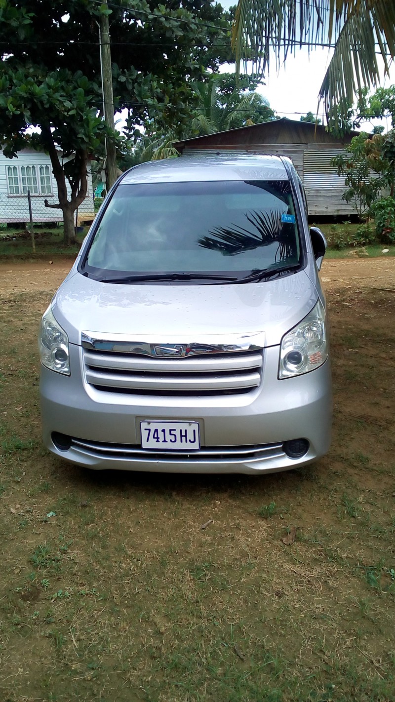 Toyota noah 2009