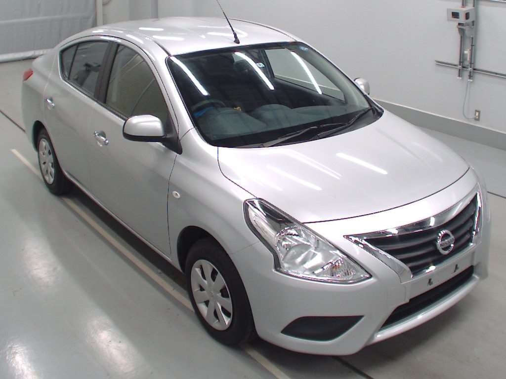 Nissan latio 2015