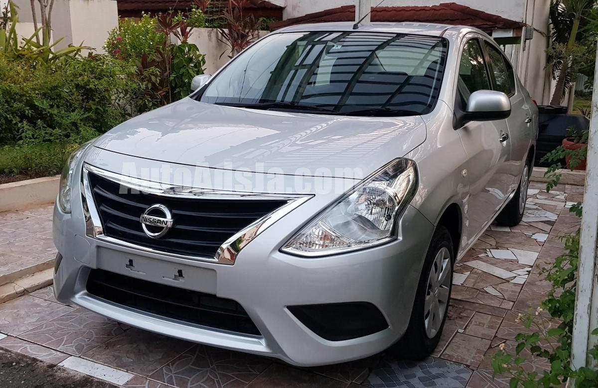 Nissan latio 2015