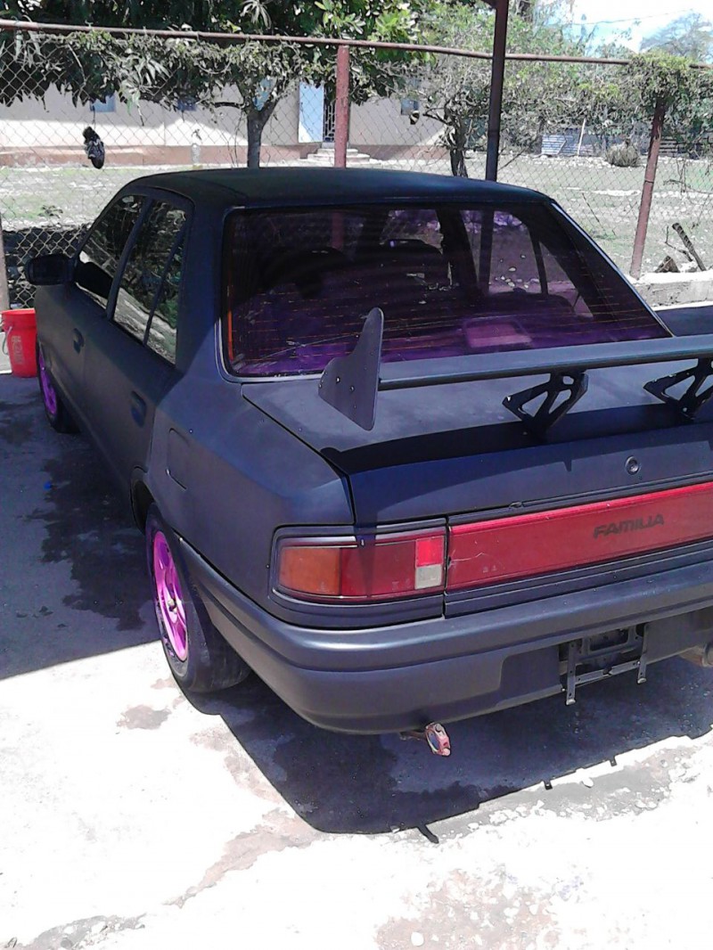 Mazda familia 1990