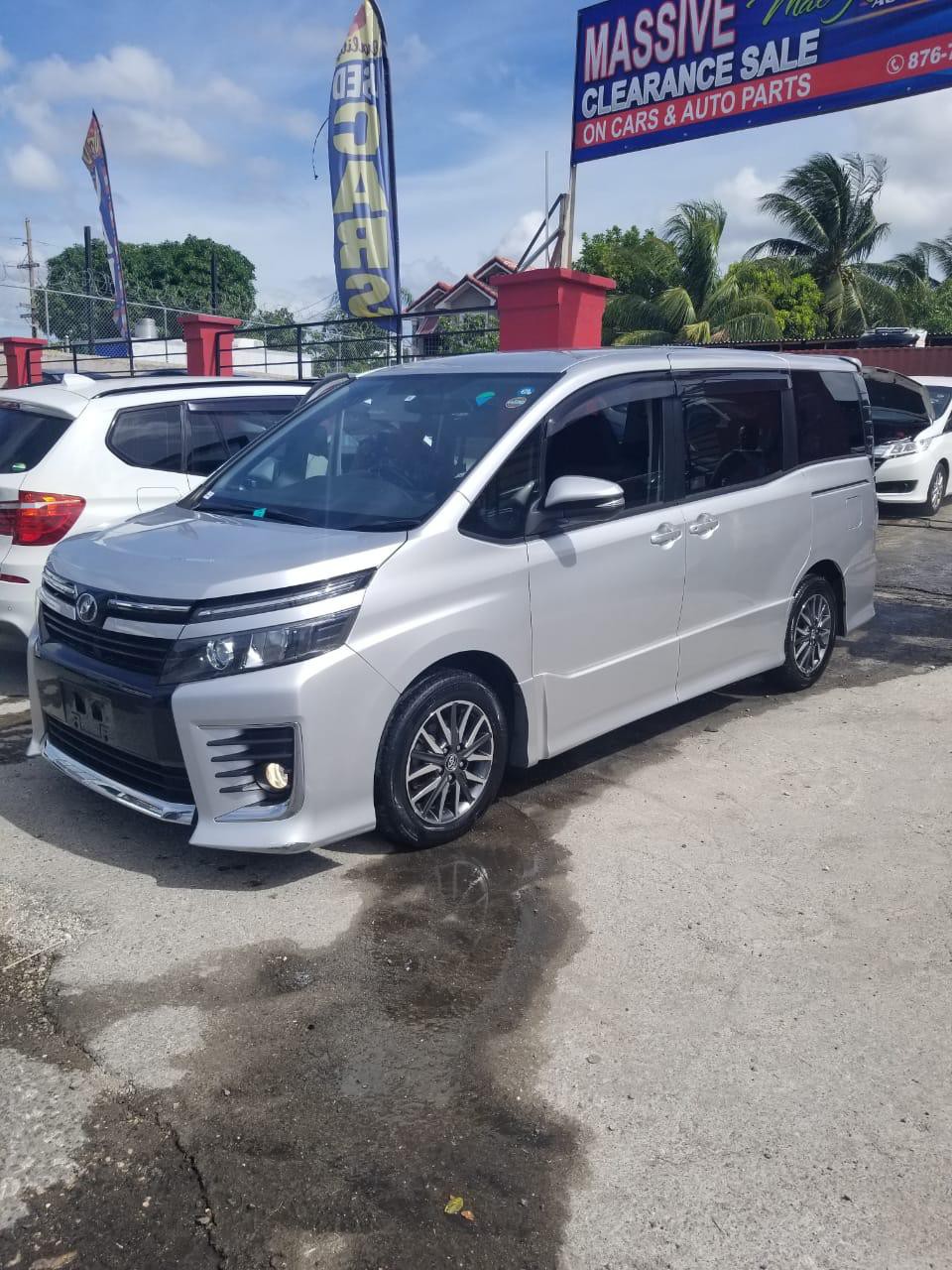 Toyota voxy 2014