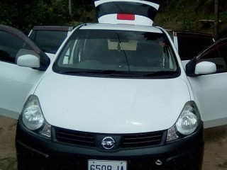 2013 Nissan Wagon for sale in Kingston / St. Andrew, Jamaica