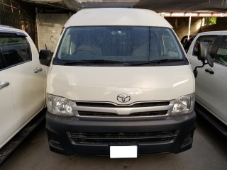 2013 Toyota Hiace Commuter for sale in Kingston / St. Andrew, Jamaica