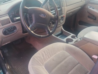 2004 Ford Explorer