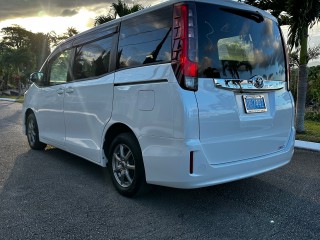 2017 Toyota NOAH