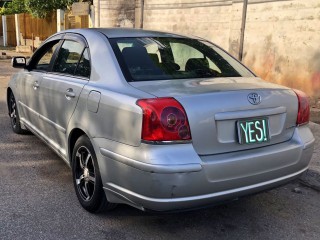 2004 Toyota Avensis