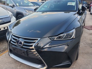 2017 Lexus IS300