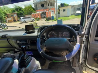 2006 Isuzu Smoother E