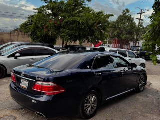2012 Toyota Crown
$1,800,000