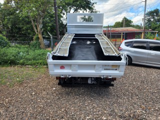 2006 Isuzu Isuzu elf 3 ton tipper trucks for sale in Manchester, Jamaica