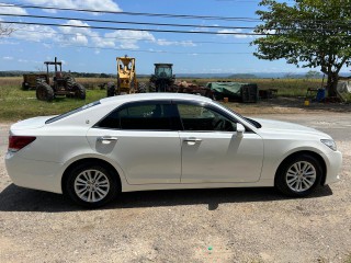 2013 Toyota Crown 
$2,900,000