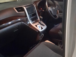 2013 Toyota Alphard