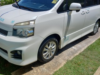 2013 Toyota Voxy