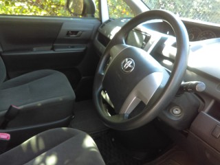 2013 Toyota Voxy for sale in Kingston / St. Andrew, Jamaica