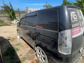 2005 Toyota Voxy