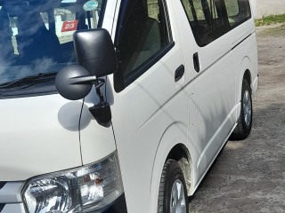 2016 Toyota hiace