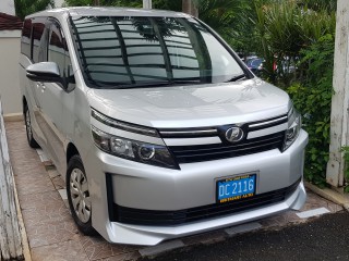 2014 Toyota Voxy for sale in Kingston / St. Andrew, Jamaica
