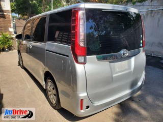 2014 Toyota NOAH