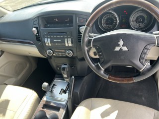 2012 Mitsubishi Pajero GLS
