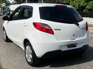 2012 Mazda Demio
$690,000